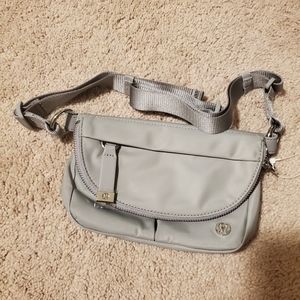 (sold)Lululemon all night festival bag micro 2L